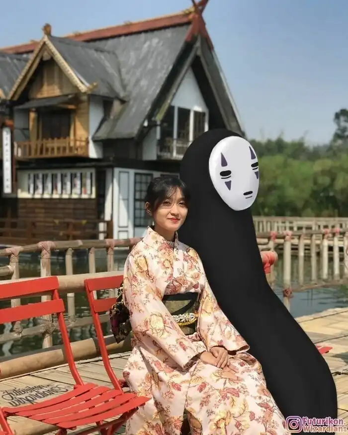 Художник рисует персонажей на обычных фото - и даёт им вторую жизнь