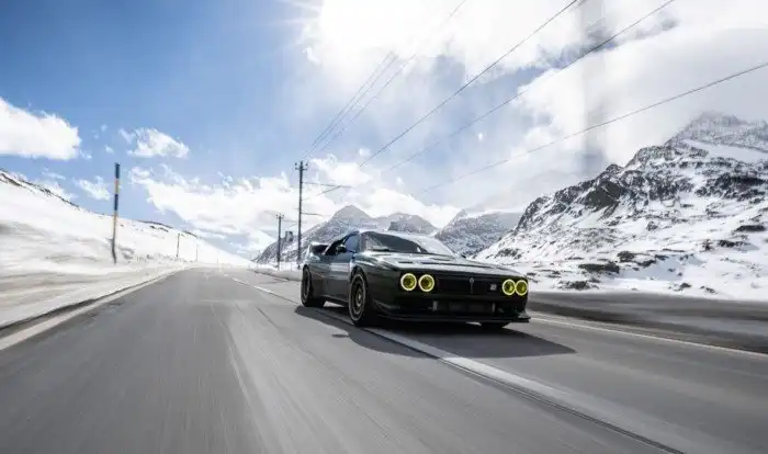 Образцовый «рестомод»: восхождение на холмы швейцарских Альп на первом серийном EVO37