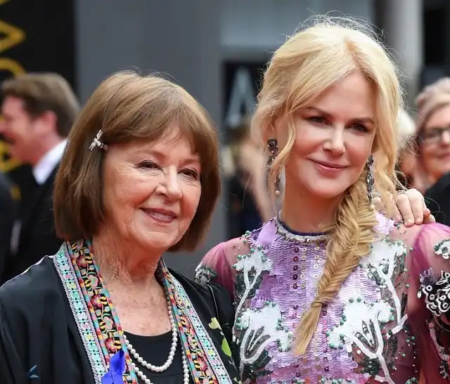 Знаменитости и их мамы