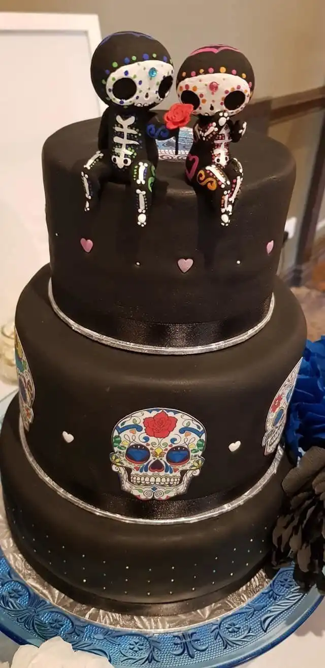 Пошли против системы: забавные свадебные торты