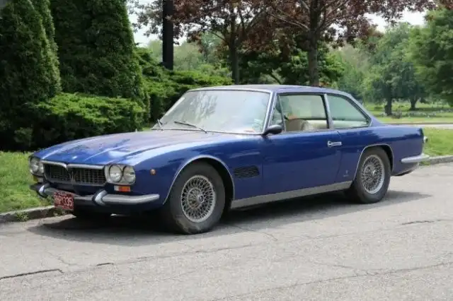 Уникальная находка в сарае: Maserati Mexico, простоявший без движения с 1978 года
