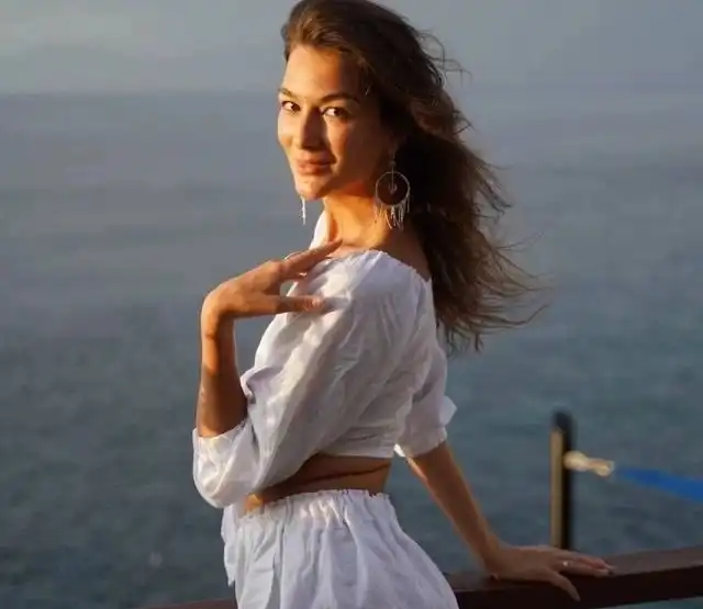 Россиянку Алину Фазлееву депортируют с Бали из-за обнаженной фотосессии