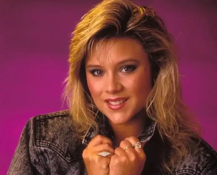 «Сильно поправилась». С кем живет и как выглядит сейчас звезда 80-х Саманта Фокс