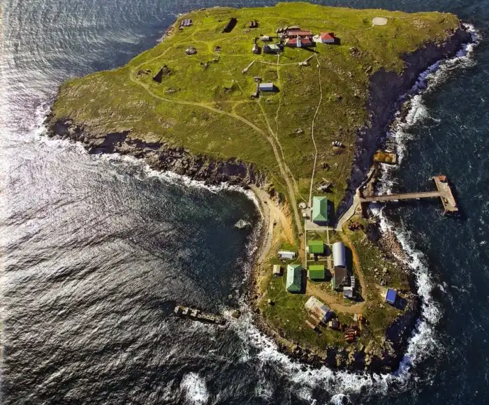 Остров Змeиный. Что это за остров, о котором так часто пишут в новостях?