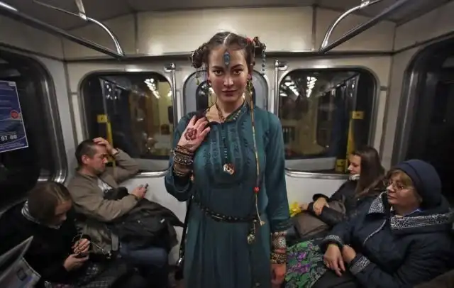 Чудаки и модники из метро