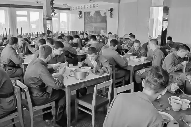Чем кормили в Советской армии в ее лучшие годы?