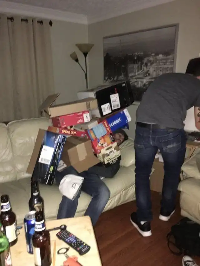 Что бывает с людьми, которые уснули во время бурной вечеринки