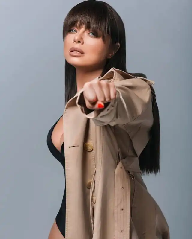 Наташа Королева отмечает 49-летие: как сейчас выглядит исполнительница "Маленькой страны"