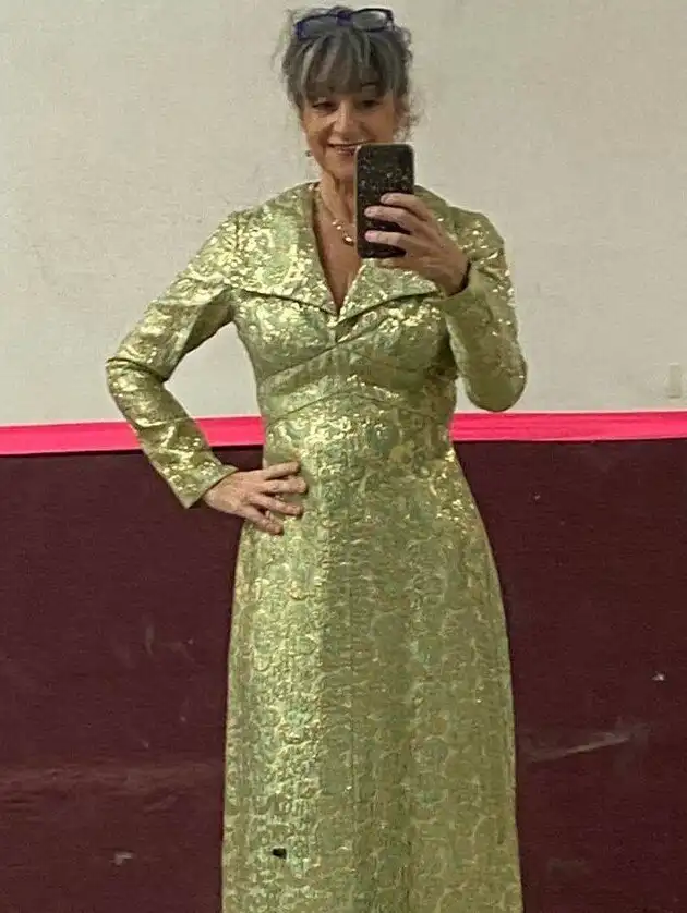 Пользователи показали, что олдскульные наряды, которым больше 50 лет и сегодня выглядят стильно