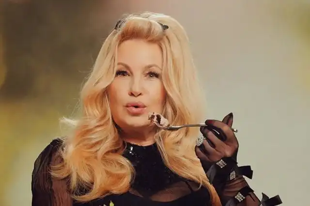 Дженнифер Кулидж - легендарная мама Стифлера, которая снялась в новой фотосессии