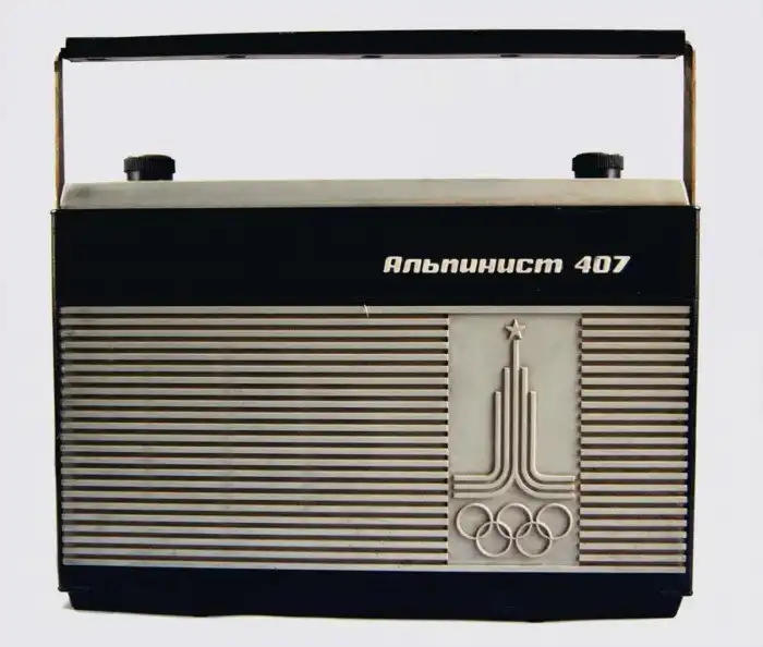 Почему водители в СССР так любили радиоприемник "Альпинист-407"