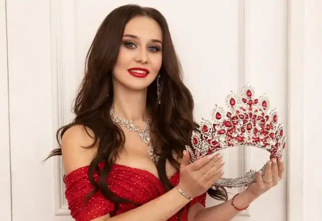 40-летняя Нина Банная из Москвы стала «Миссис Россия 2022»