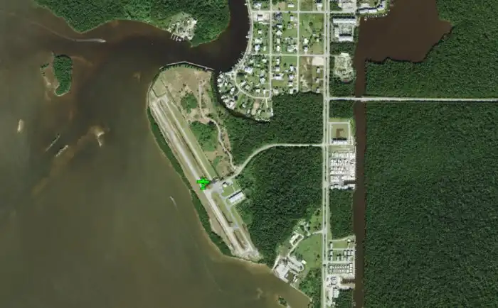 Зачем американцы посреди болот построили огромную взлётно-посадочную полосу?