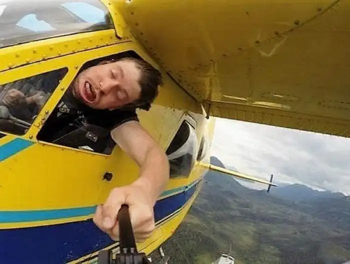 25 смешных селфи, которые сделаны как-то не вовремя