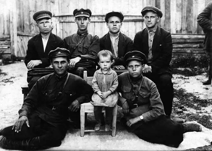 Жесткий СССР: За что репрессировали и отправили в лагеря школьников и студентов из литературного кружка