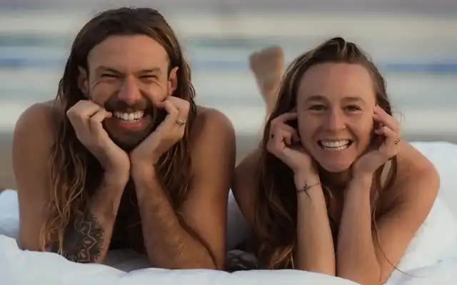 Шеннон и Мьюз путешествуют по миру, а деньги берут за счет продажи своих интим фото