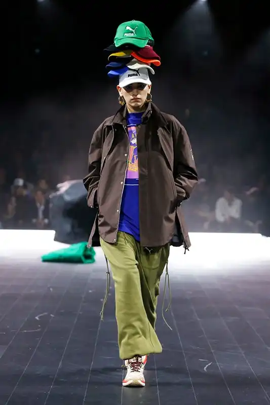 "Это из передачи Малышевой образы?": спортивный бренд Puma показал новую коллекцию на неделе моды