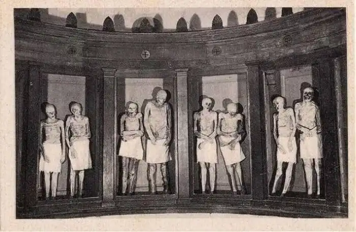 Зачем итальянцы мумий выгуливали? Италия и её загадочные мумии