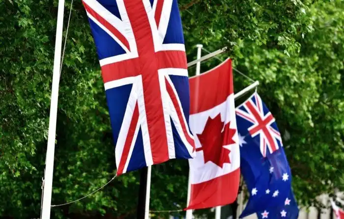 18 стран, которые официально возглавляет британский король Карл III