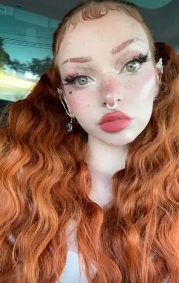 "Бровки домиком": девушки, которых надо держать подальше от косметики