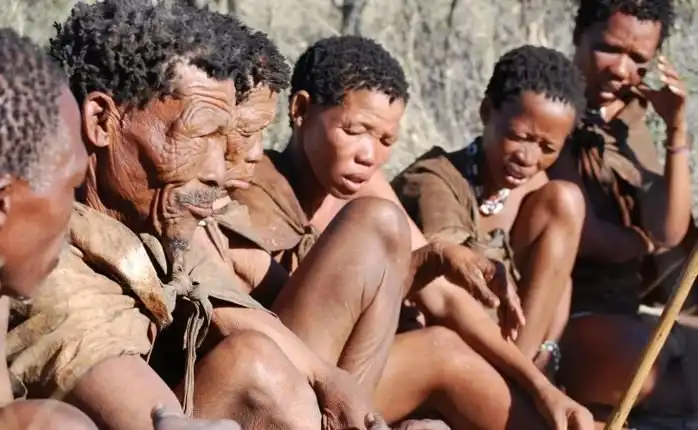 Первая раса на земле, которой приходилось работать в цирке "уродов" из-за странной внешности