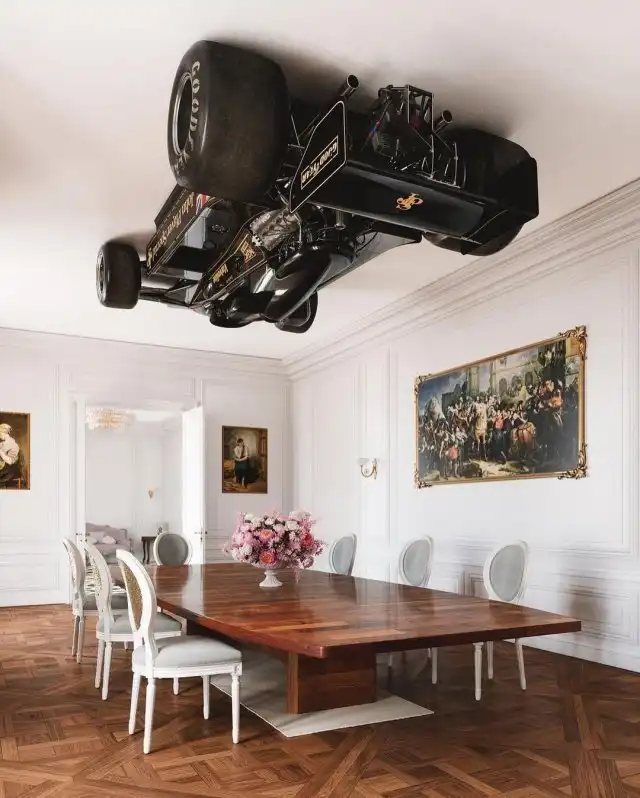 Беспощадный дизайн: гоночный болид в столовой