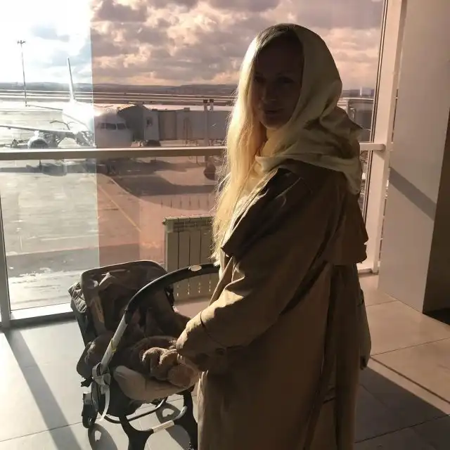 Жена актера шоу "Уральские пельмени" Вячеслава Мясникова взяла титул "Королева мира-2022"