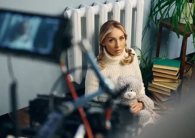 Алсу повторила культовый образ из клипа "Зимний сон" для фильма "Самоирония судьбы!"