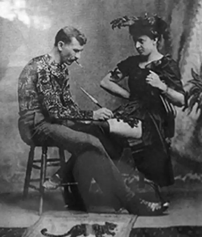 Бывшая циркачка совсем не стеснялась показывать себя: история первой женщины татуировщицы