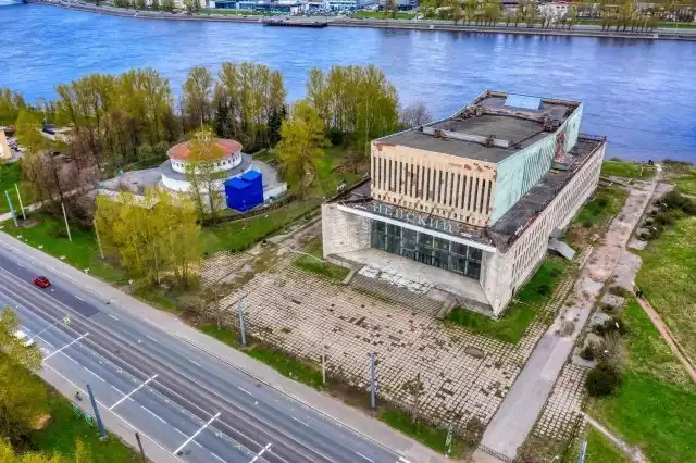 В Петербурге погибает некогда популярный ДК "Невский"