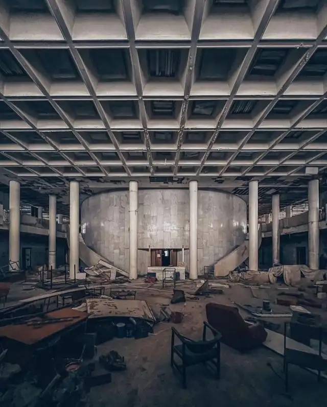 В Петербурге погибает некогда популярный ДК "Невский"