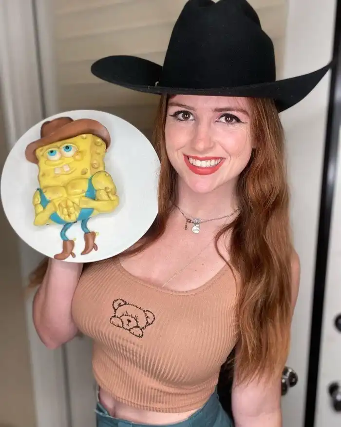 Девушка печёт торты в виде мультяшек, превращая их в самых настоящих бруталов