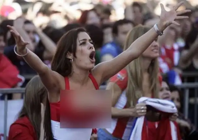 Это не Ивана Кнолль, а Лариса Рикельме - главная звезда ЧМ-2010