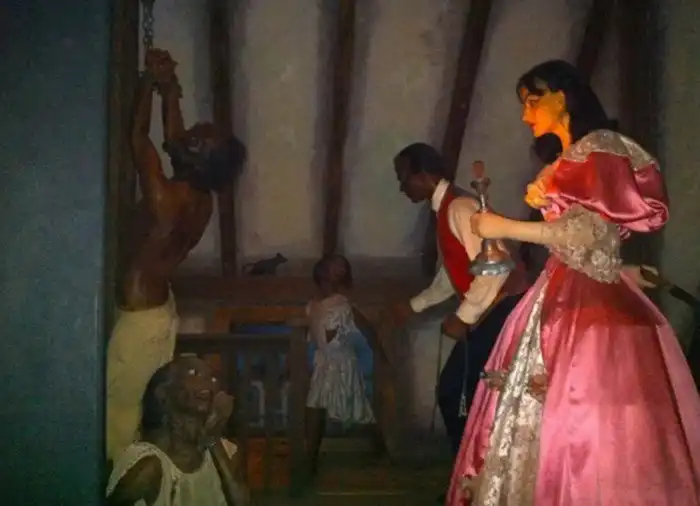 Как измывалась над своими беззащитными рабами жестокая рабовладелица и как её покарали горожане