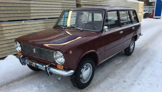 Капсула времени: ВАЗ-2102 без пробега продают за три миллиона рублей