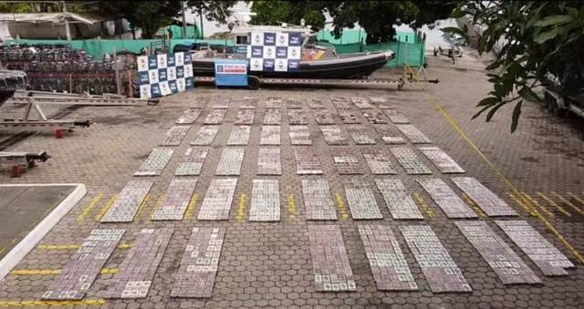 В Тихом океане выловили подлодку-призрак с трупами и кокаином