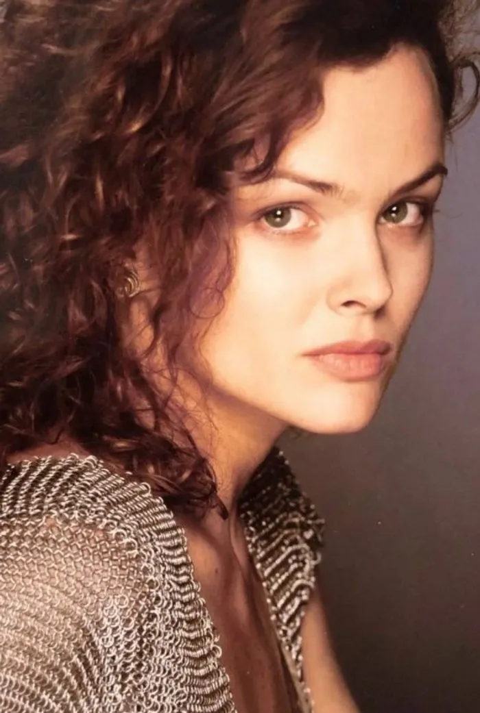 С годами стала лишь красивей: Как выглядит красотка Диззи из «Звездного десанта» спустя годы, жизнь актрисы Дины Мейер