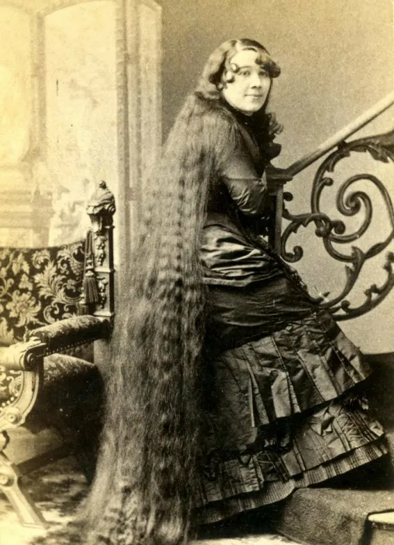 Трагичная судьба сестер "Рапунцель": красивые и длинные волосы обернулись для них проклятьем