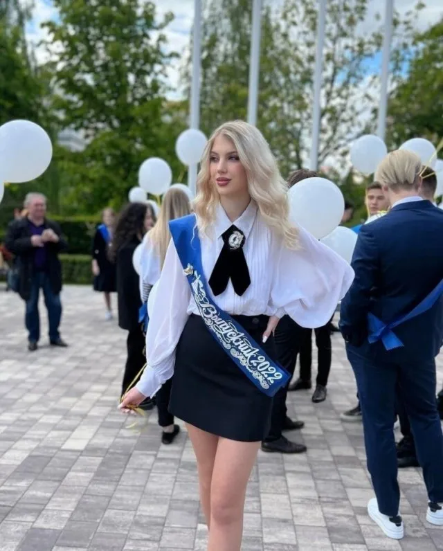 Немного выпускниц вам для настроения