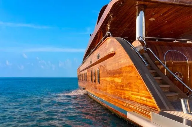 В Дубае продают суперяхту за 10 миллионов долларов