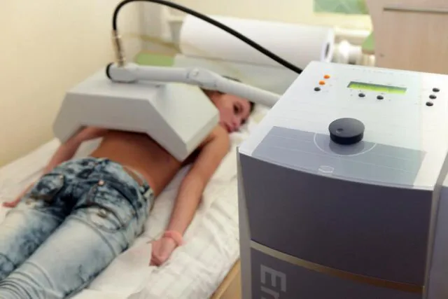 Зачем врачи обрабатывают микроволнами больных раком людей?