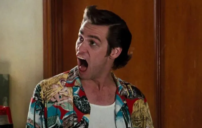 Подсказки и намеки в фильме "Эйс Вентура" о том, где именно скрывается злодей