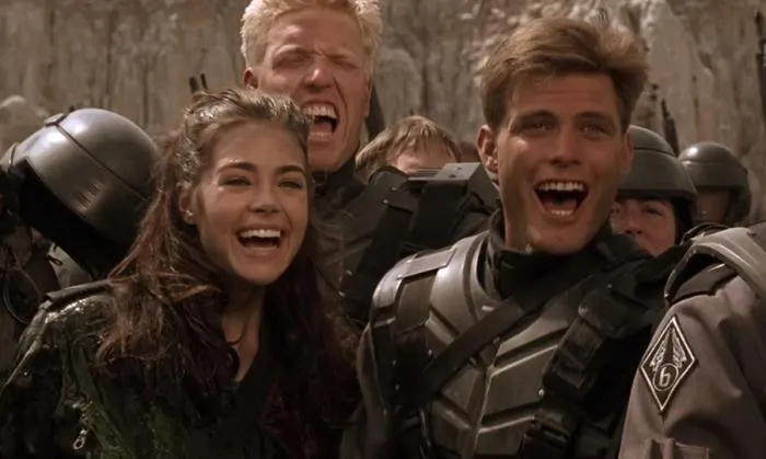 Киноляпы и абсурдные моменты в фильме "Звездный десант", которые многие не заметили