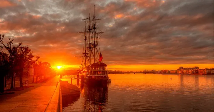 Прогулки под разводными мостами: исследуйте Петербург с водной перспективы