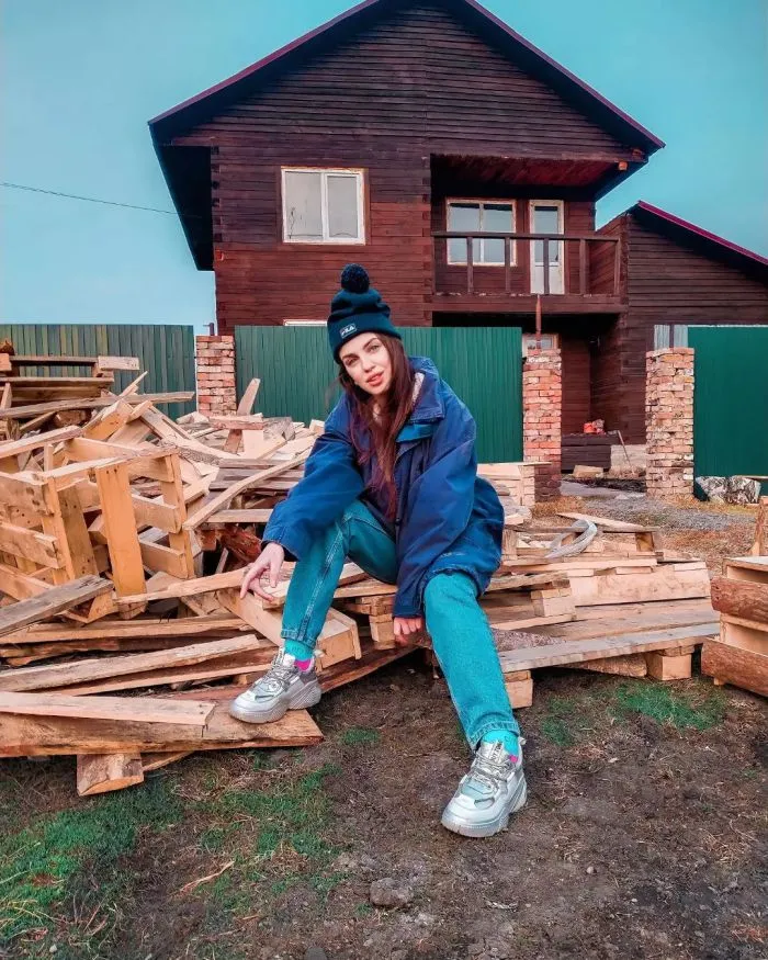 Такие разные дачные майские: фото отдыха девушек из России