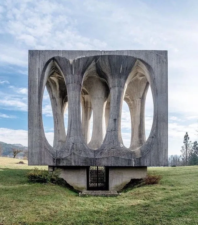 Впечатляющие постройки в стиле советского брутализма