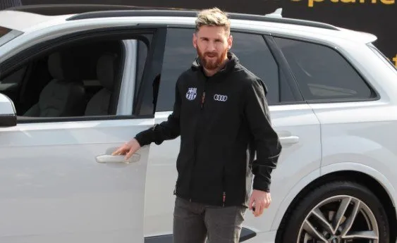 На каких автомобилях катается Месси