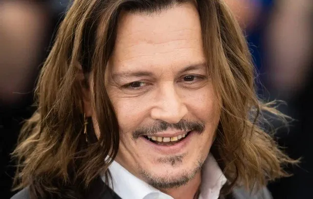 Что с зубами Джонни Деппа?