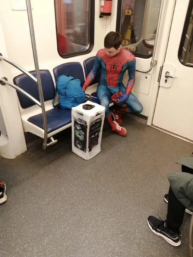 Чудаки и модники из метро