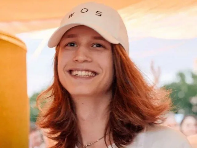 Как выглядит сын Децла, который окончил школу